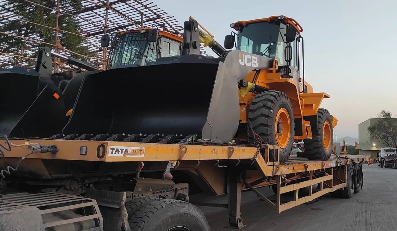 Wheel loaders transported on a flatbed trailer
